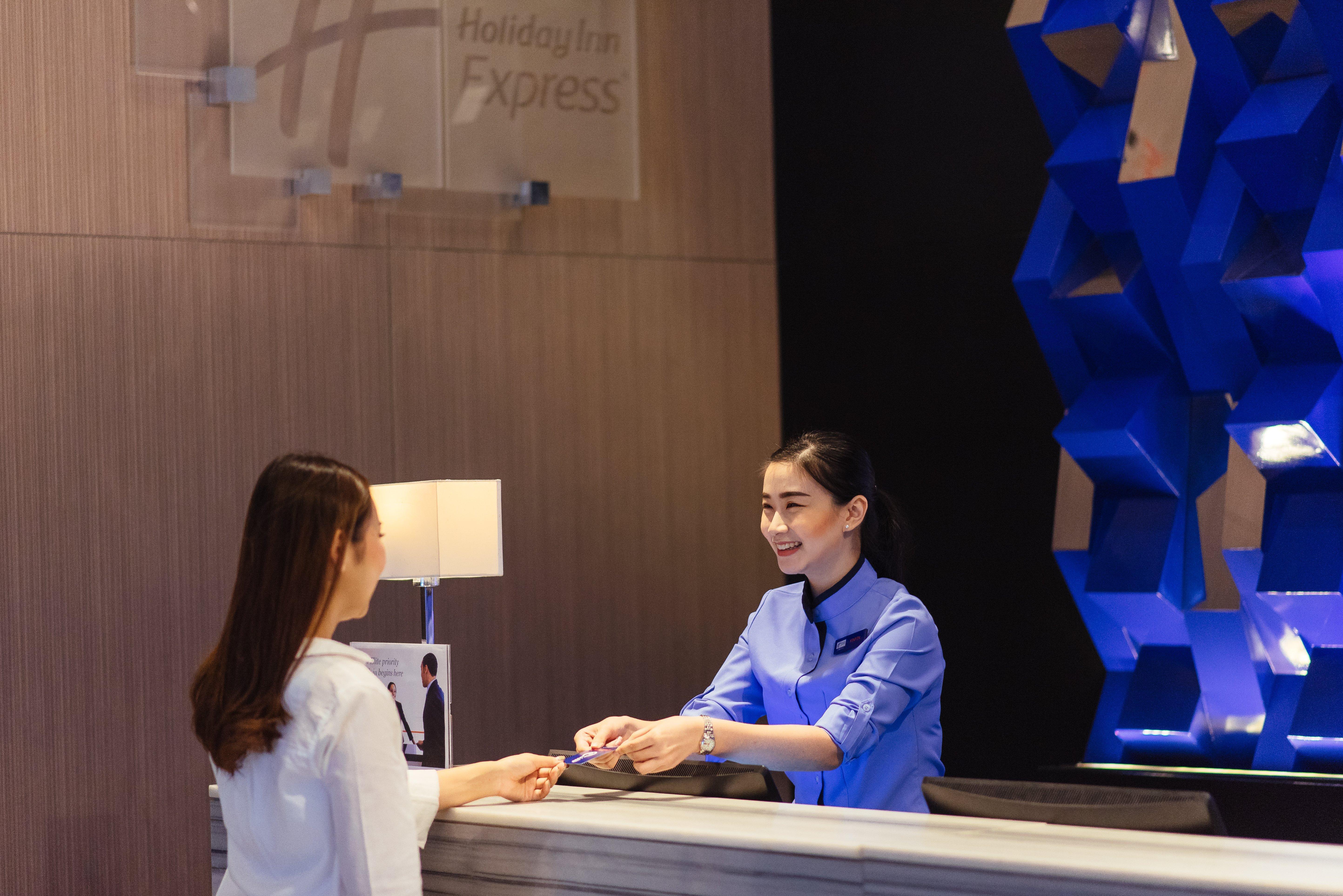 Holiday Inn Express Bangkok Siam By Ihg Exterior photo