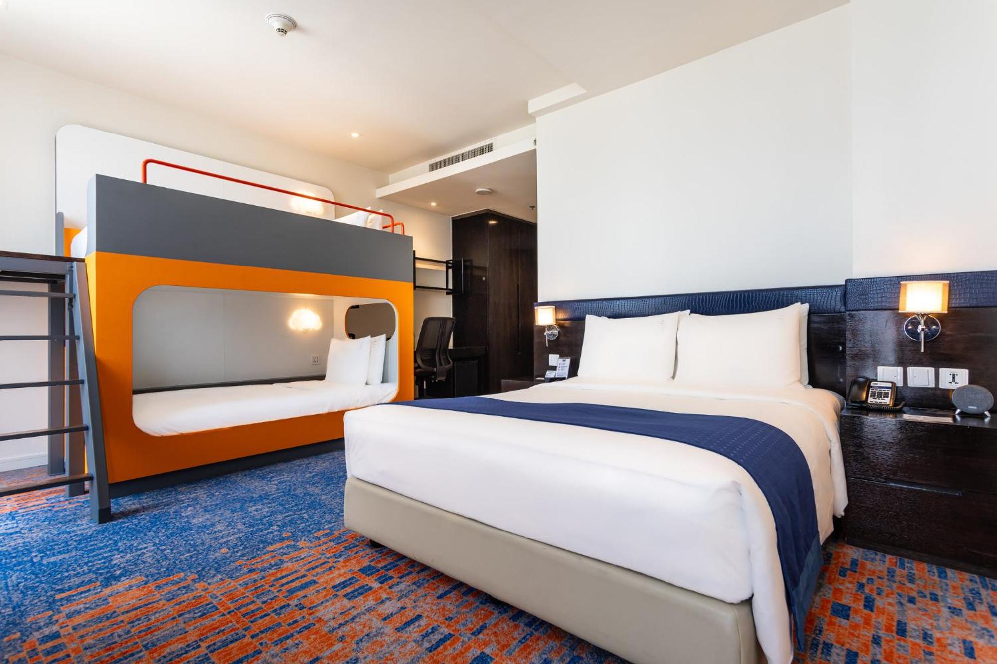 Holiday Inn Express Bangkok Siam By Ihg Exterior photo